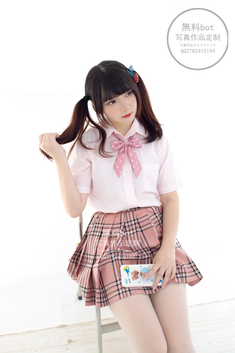 森萝财团《無料-01》写真图集 102P+1V｜在线预览与图包下载