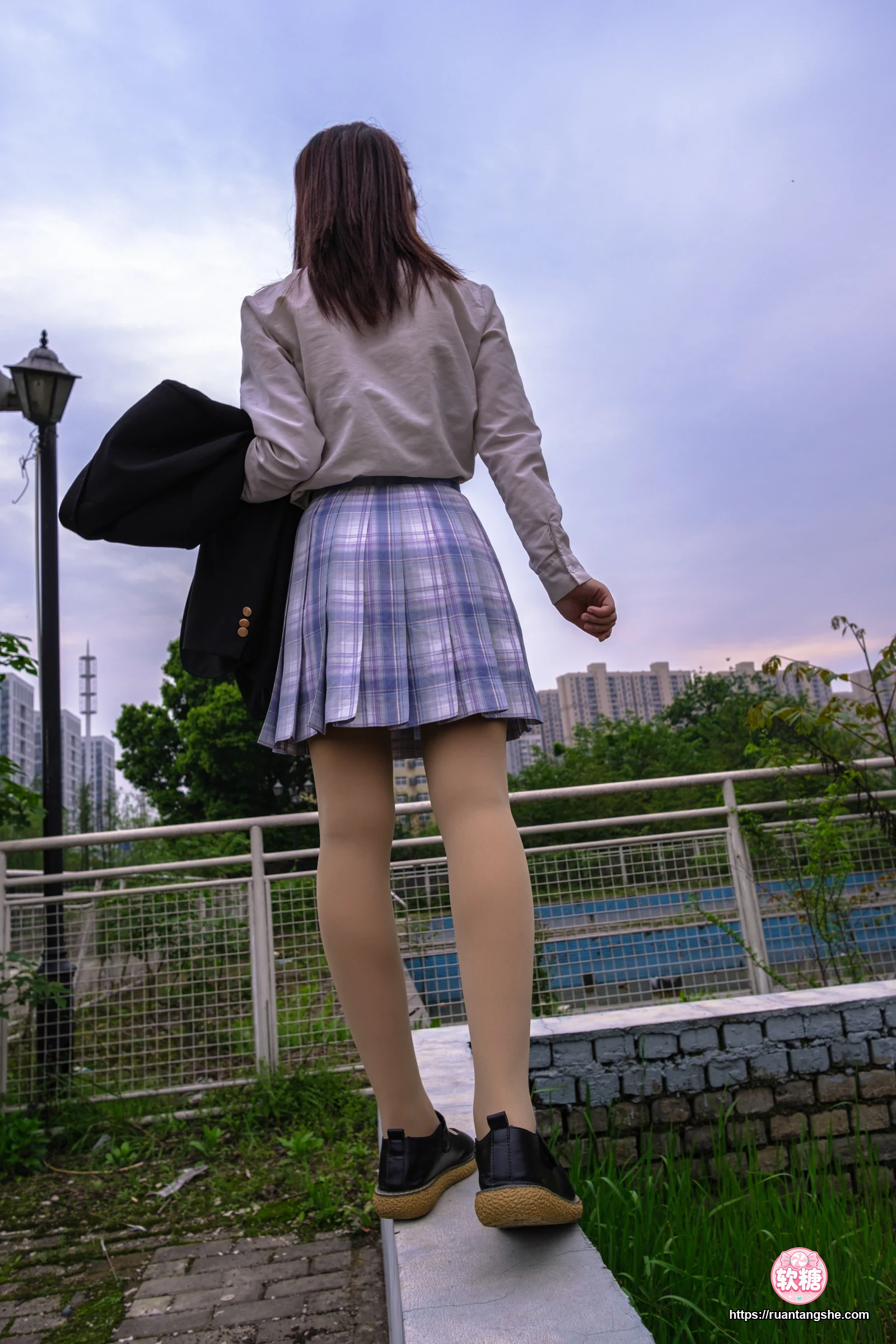 森萝财团 月下-01