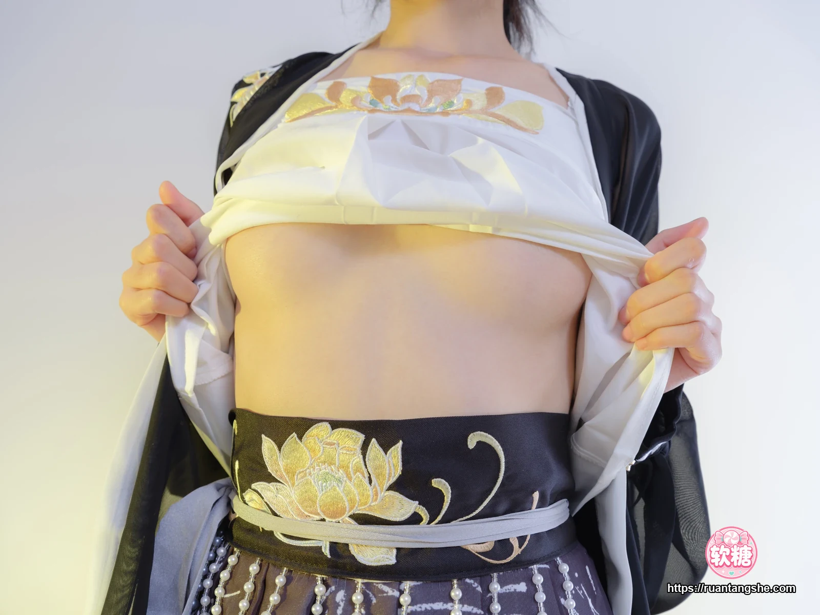 森萝财团 森萝财团 小樱-04E 4K 白丝汉服肚兜