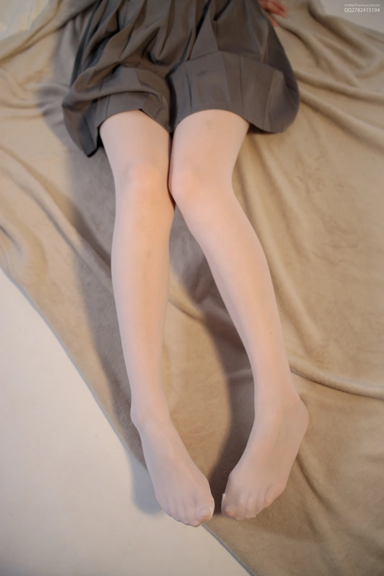 森萝财团《JKFUN-048 《白丝网鞋合辑》 13D白丝 默陌+芝士 默陌》写真图集 48P+1V｜在线预览与图包下载
