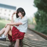 三度_69《JK红裙》写真图集 11P｜在线预览与图包下载