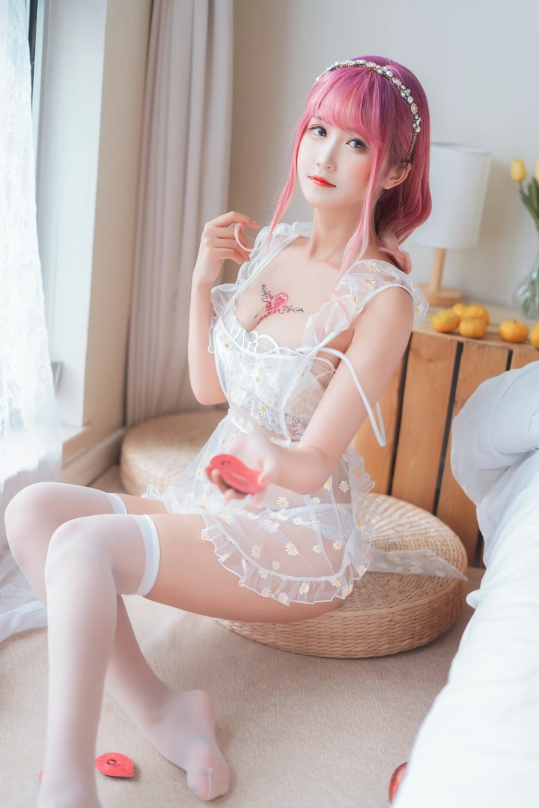 三度_69《雏菊围裙》写真图集 47P｜在线预览与图包下载