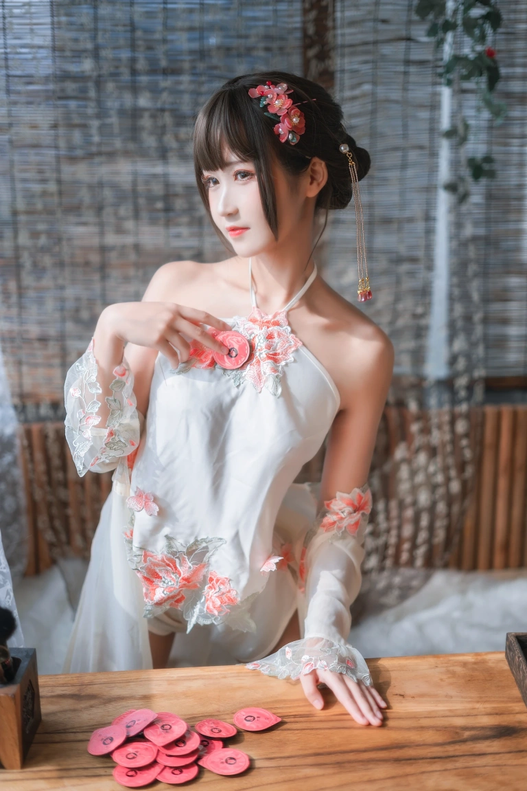 三度_69《肚兜》写真图集 32P｜在线预览与图包下载