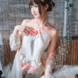 三度_69《肚兜》写真图集 32P｜在线预览与图包下载