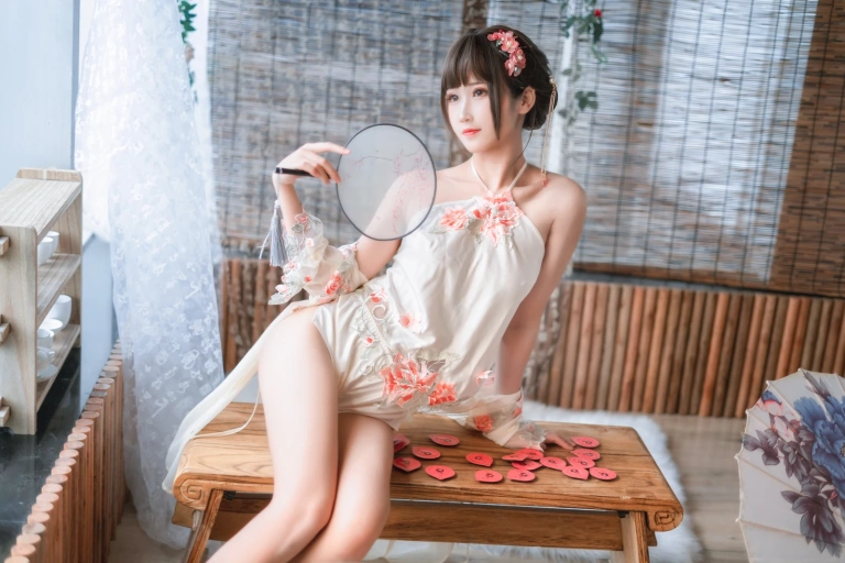三度_69《肚兜》写真图集 32P｜在线预览与图包下载
