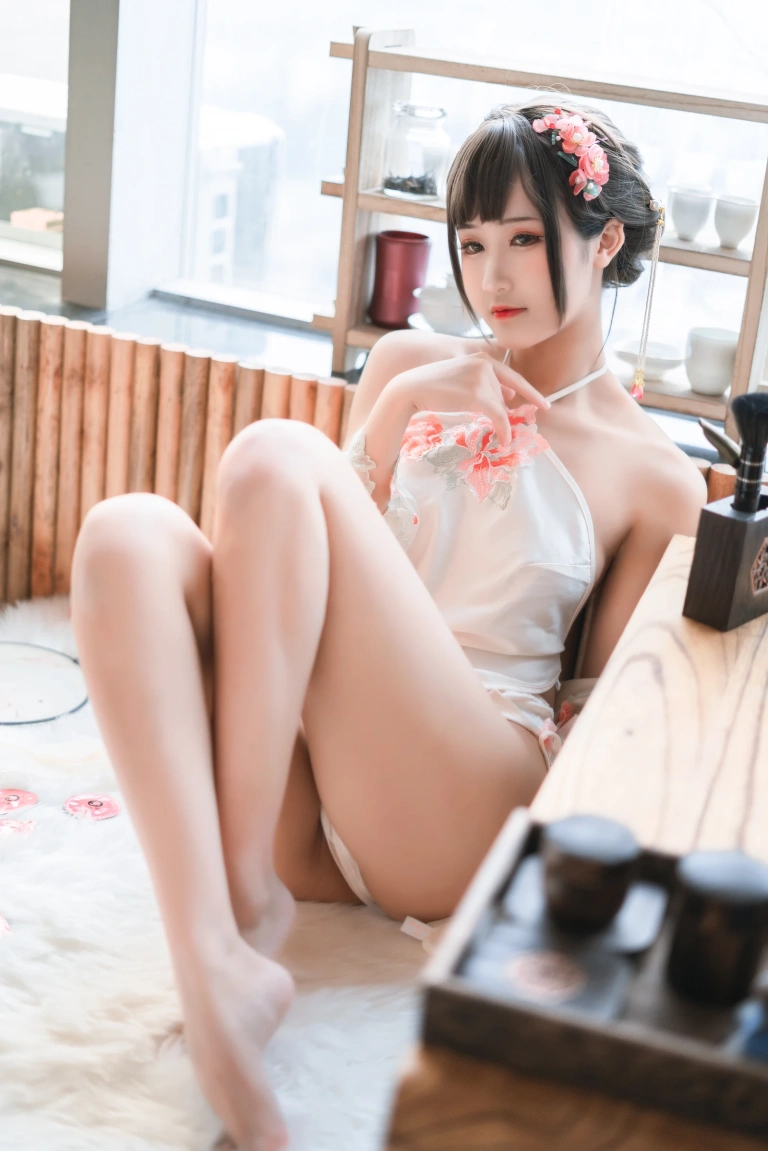 三度_69《肚兜》写真图集 32P｜在线预览与图包下载
