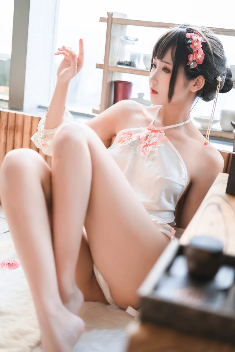 三度_69《肚兜》写真图集 32P｜在线预览与图包下载