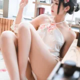 三度_69《肚兜》写真图集 32P｜在线预览与图包下载