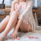 三度_69《肚兜》写真图集 32P｜在线预览与图包下载