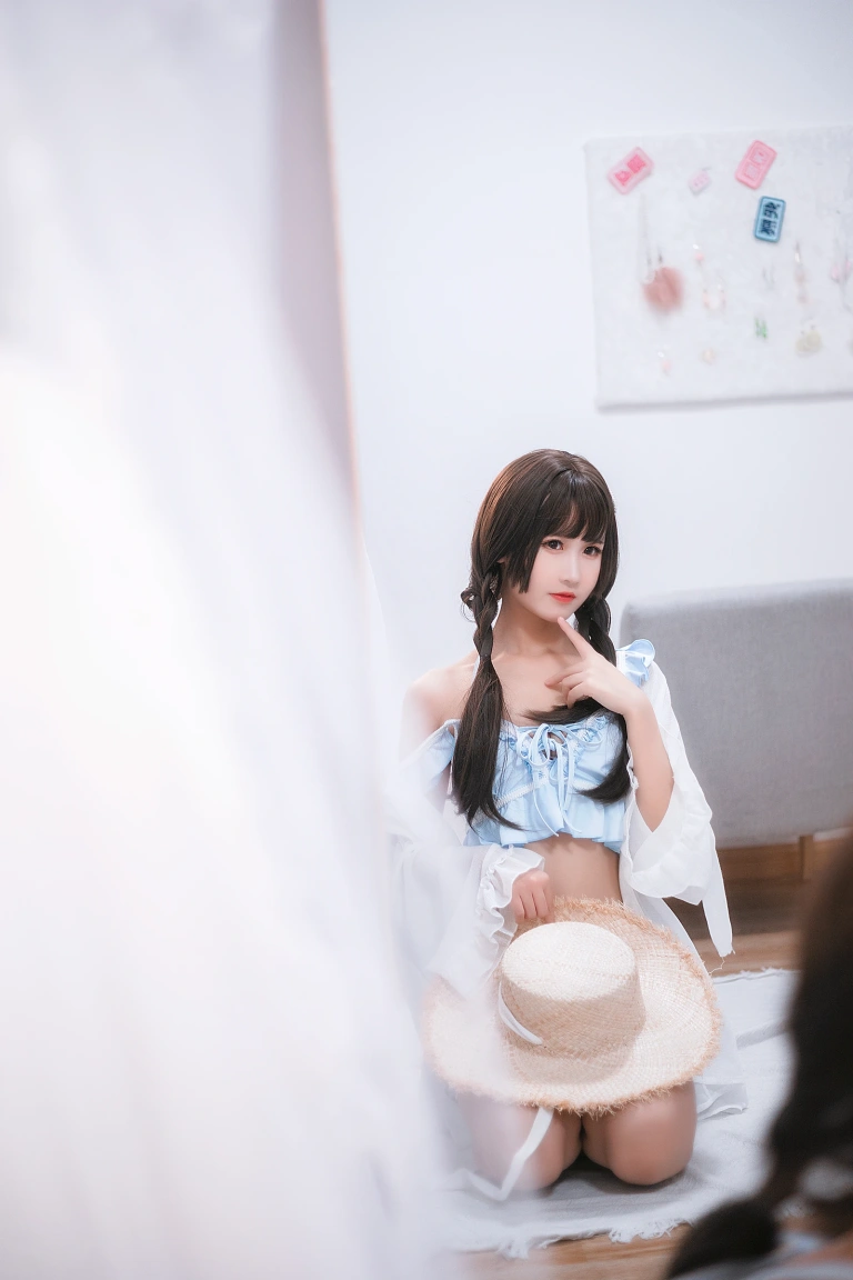 三度_69《房间里的夏天》写真图集 42P｜在线预览与图包下载