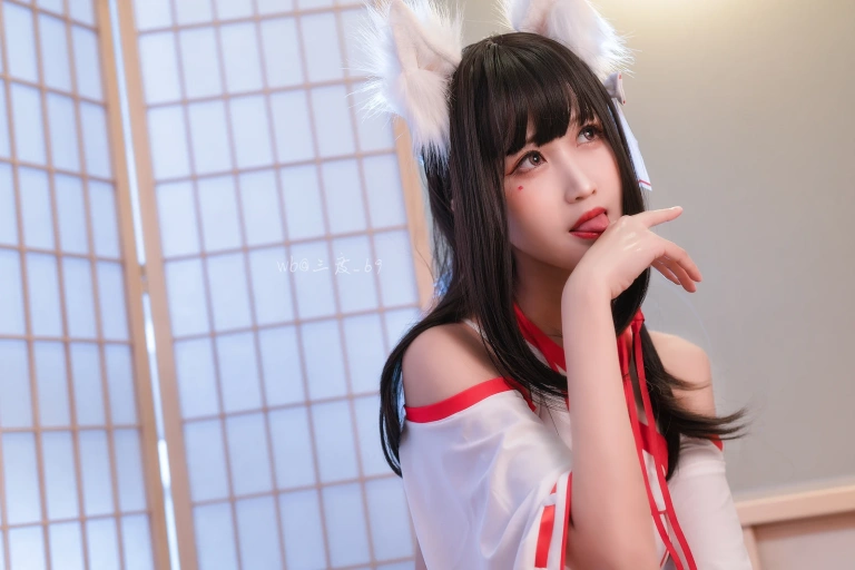 三度_69《狐巫女》写真图集 33P+2V｜在线预览与图包下载
