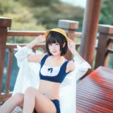三度_69《小黄帽》写真图集 40P｜在线预览与图包下载