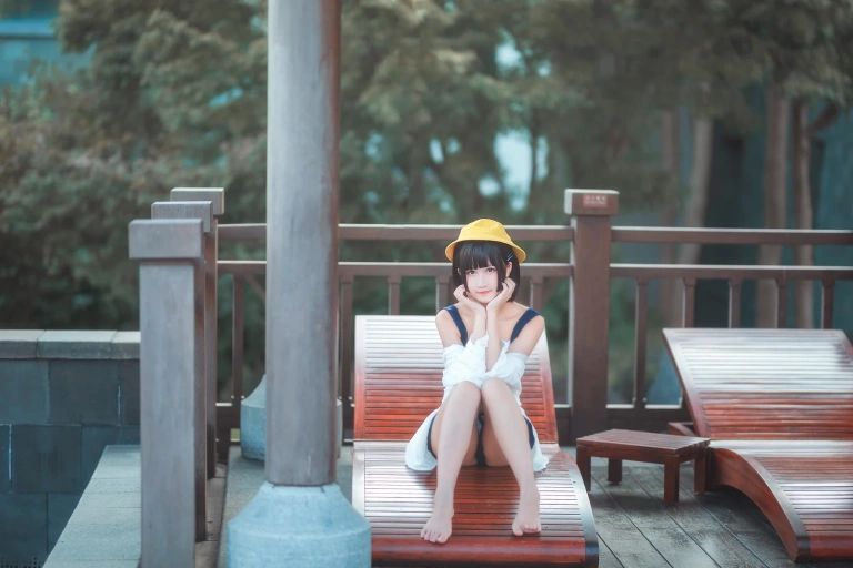 三度_69《小黄帽》写真图集 40P｜在线预览与图包下载
