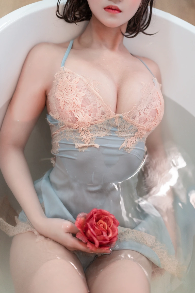 三度_69《浴缸蓝睡裙》写真图集 20P｜在线预览与图包下载