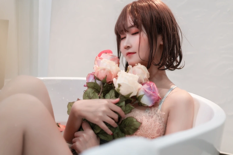 三度_69《浴缸蓝睡裙》写真图集 20P｜在线预览与图包下载