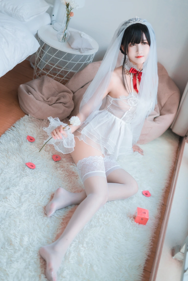三度_69《婚纱孔雀翎》写真图集 24P｜在线预览与图包下载