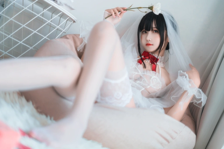 三度_69《婚纱孔雀翎》写真图集 24P｜在线预览与图包下载