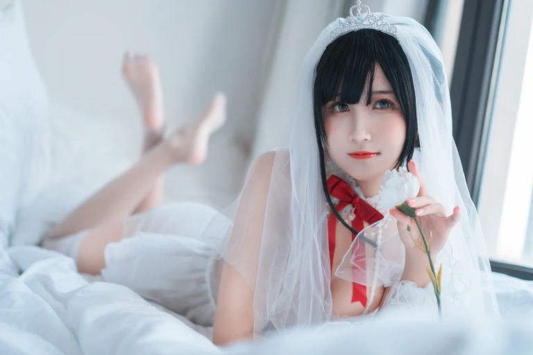 三度_69《婚纱孔雀翎》写真图集 24P｜在线预览与图包下载
