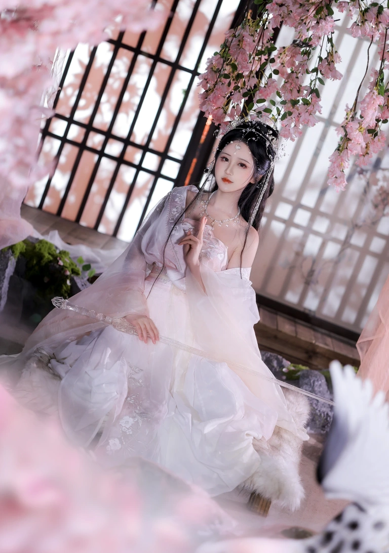 三度_69《小师姐》写真图集 81P+5V｜在线预览与图包下载