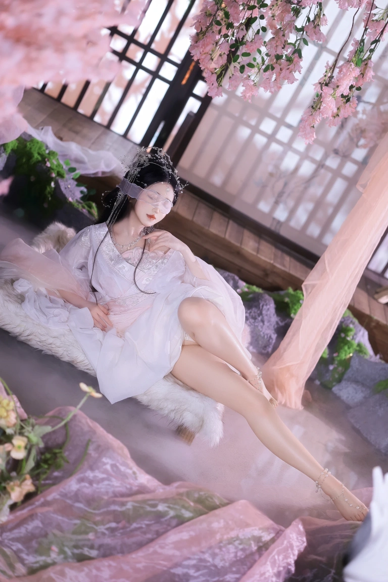 三度_69《小师姐》写真图集 81P+5V｜在线预览与图包下载