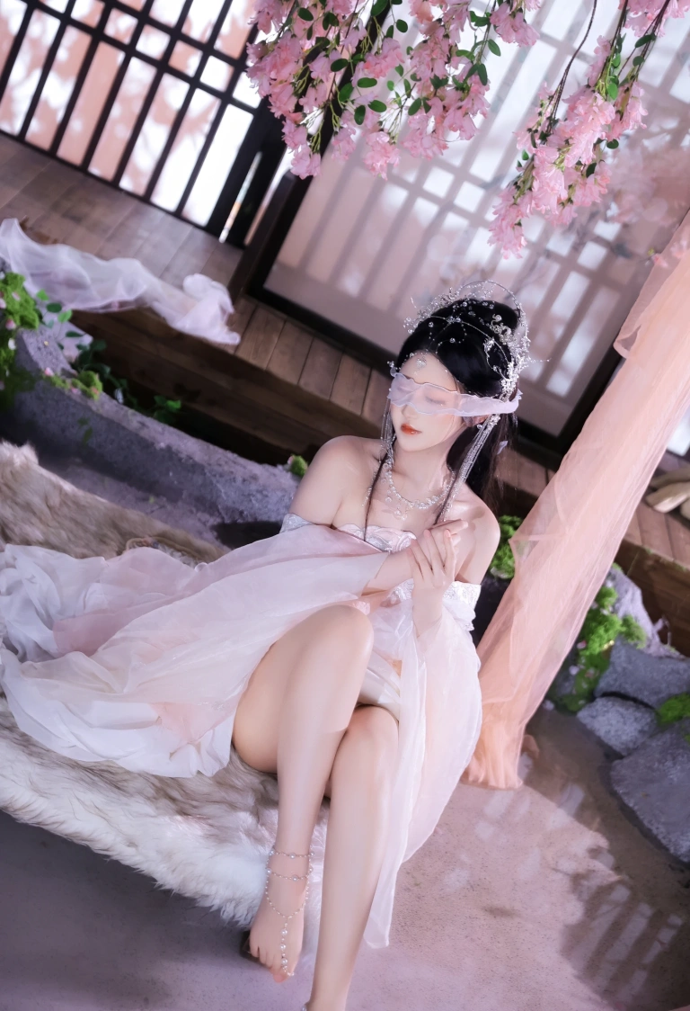 三度_69《小师姐》写真图集 81P+5V｜在线预览与图包下载