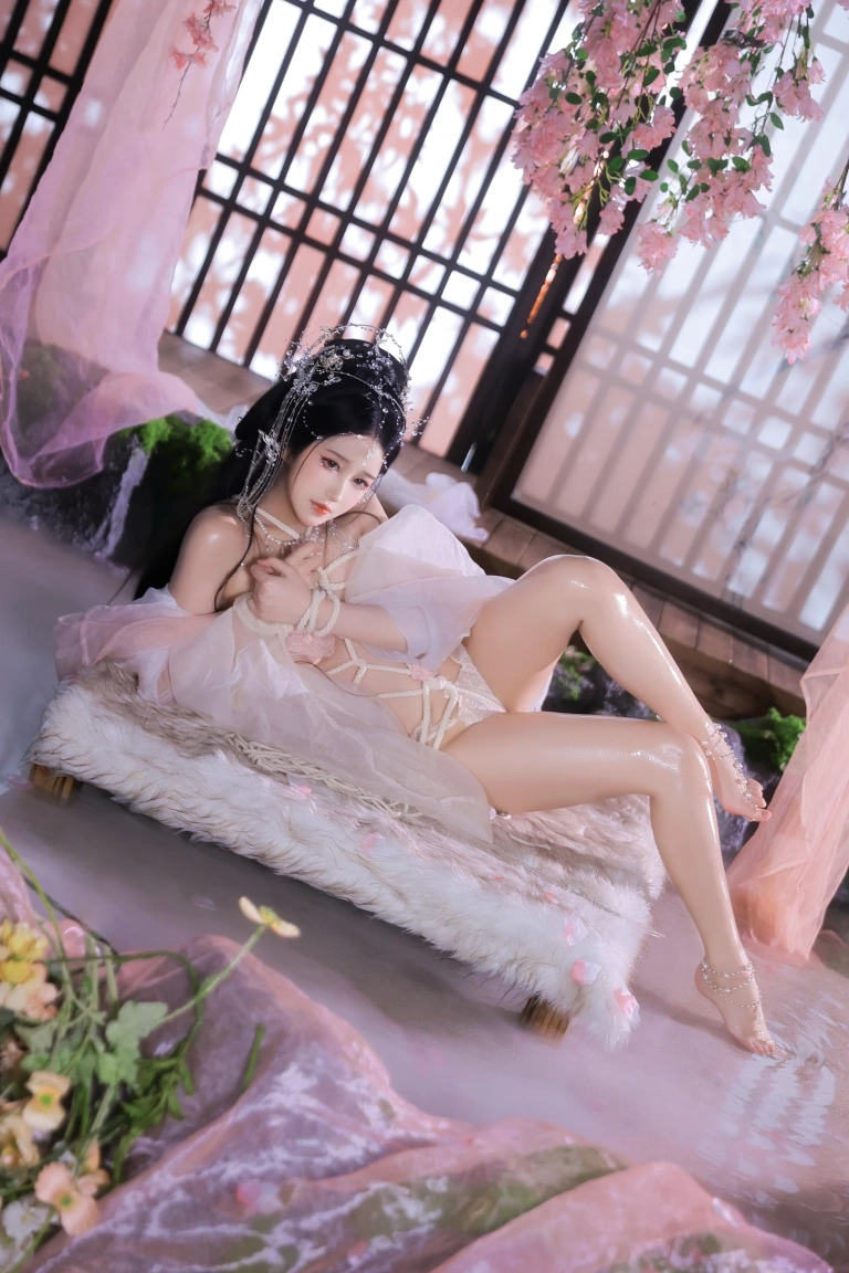 三度_69《小师姐》写真图集 81P+5V｜在线预览与图包下载