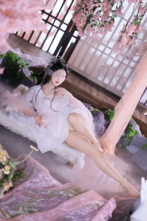 三度_69《小师姐》写真图集 81P｜在线预览与图包下载