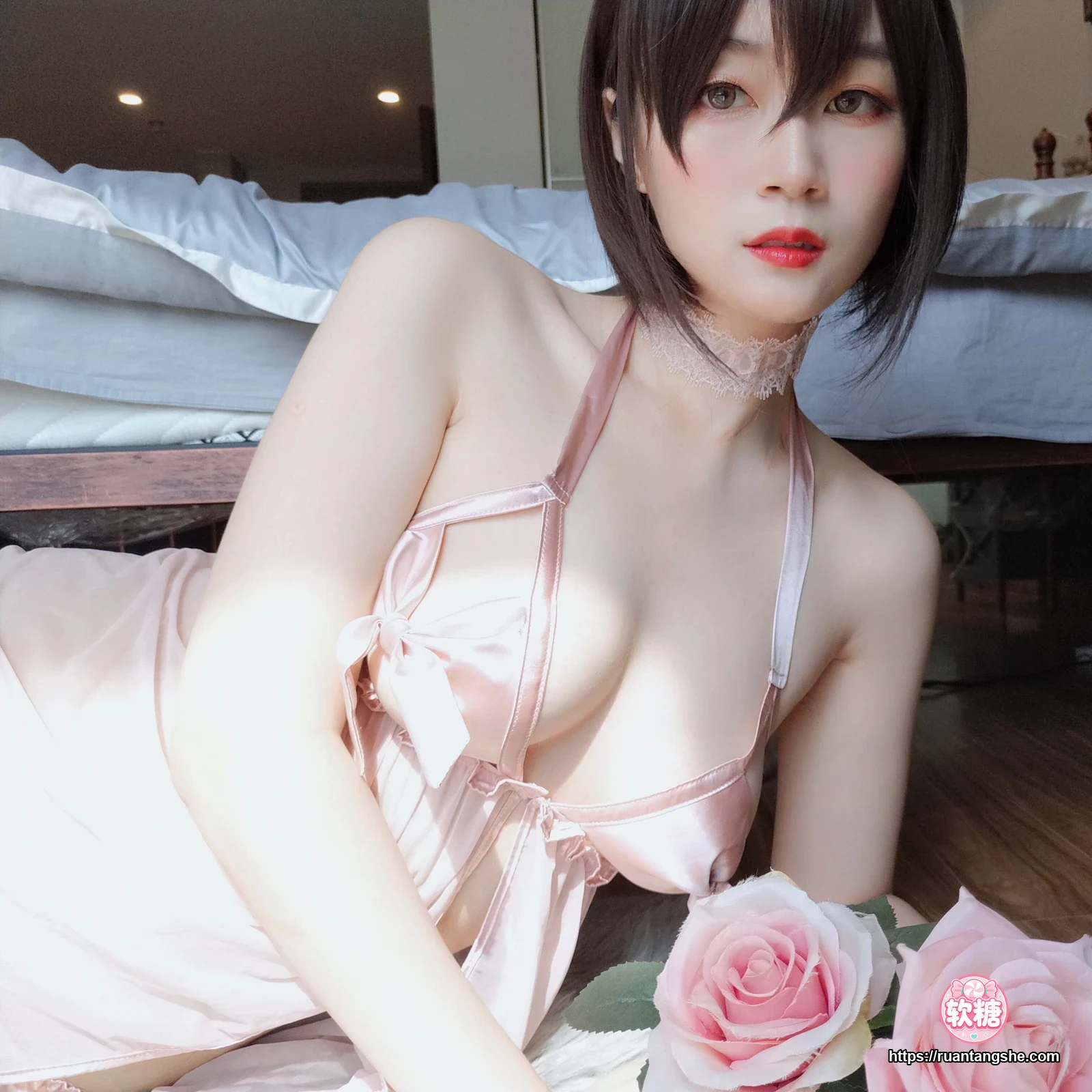 白银81 白银81 NO.007 - 粉色蝴蝶睡衣