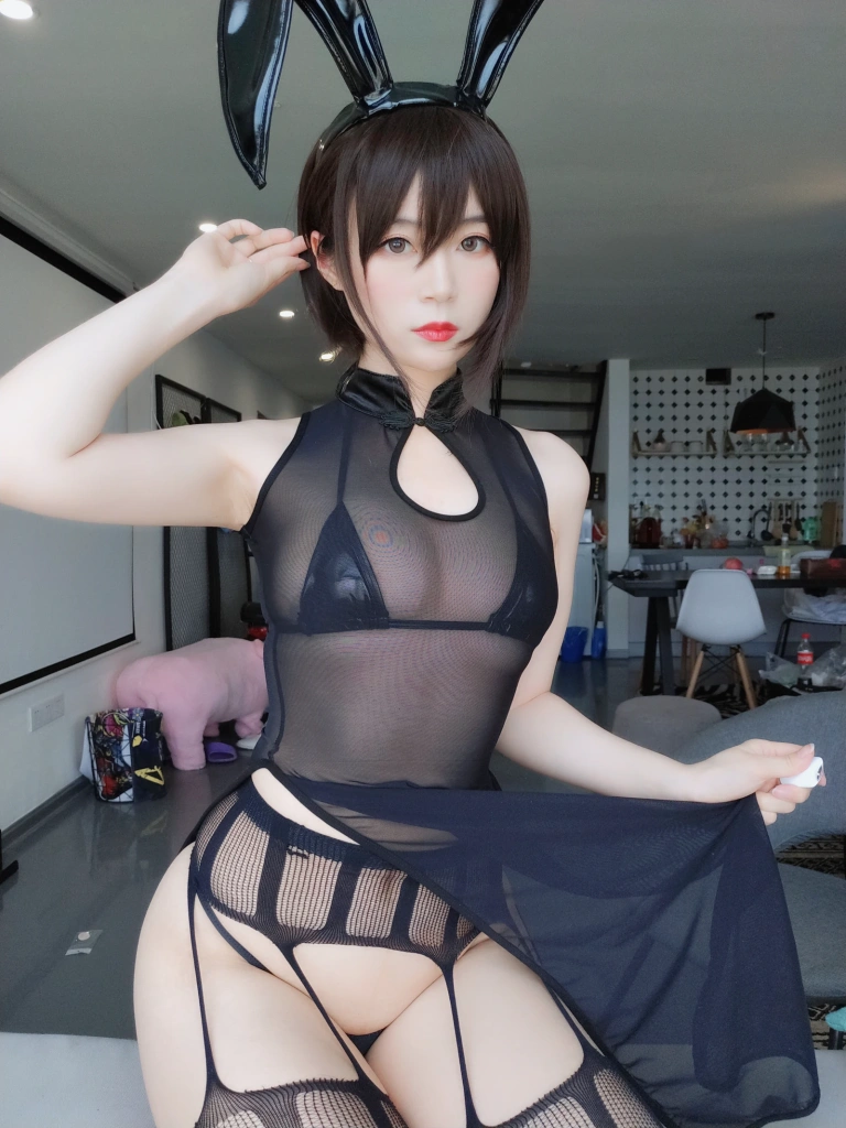 白银81《透明旗袍》写真图集 45P+2V｜在线预览与图包下载