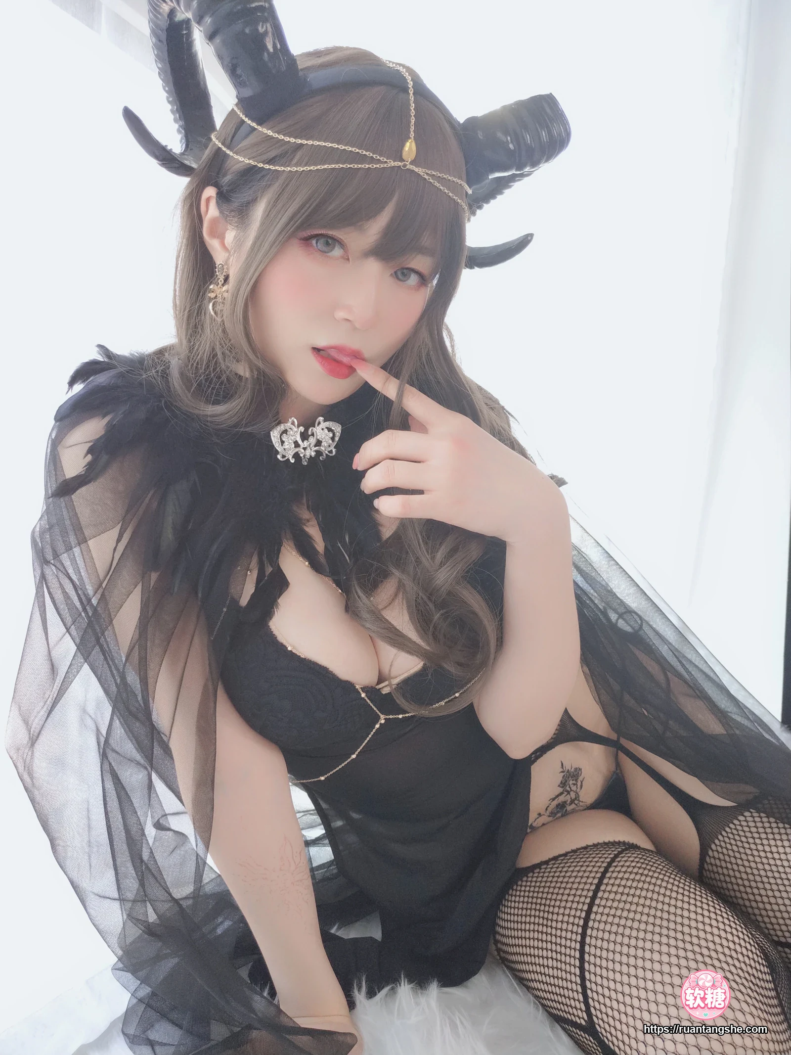 白银81 白银81 NO.018 - 黑山魅魔