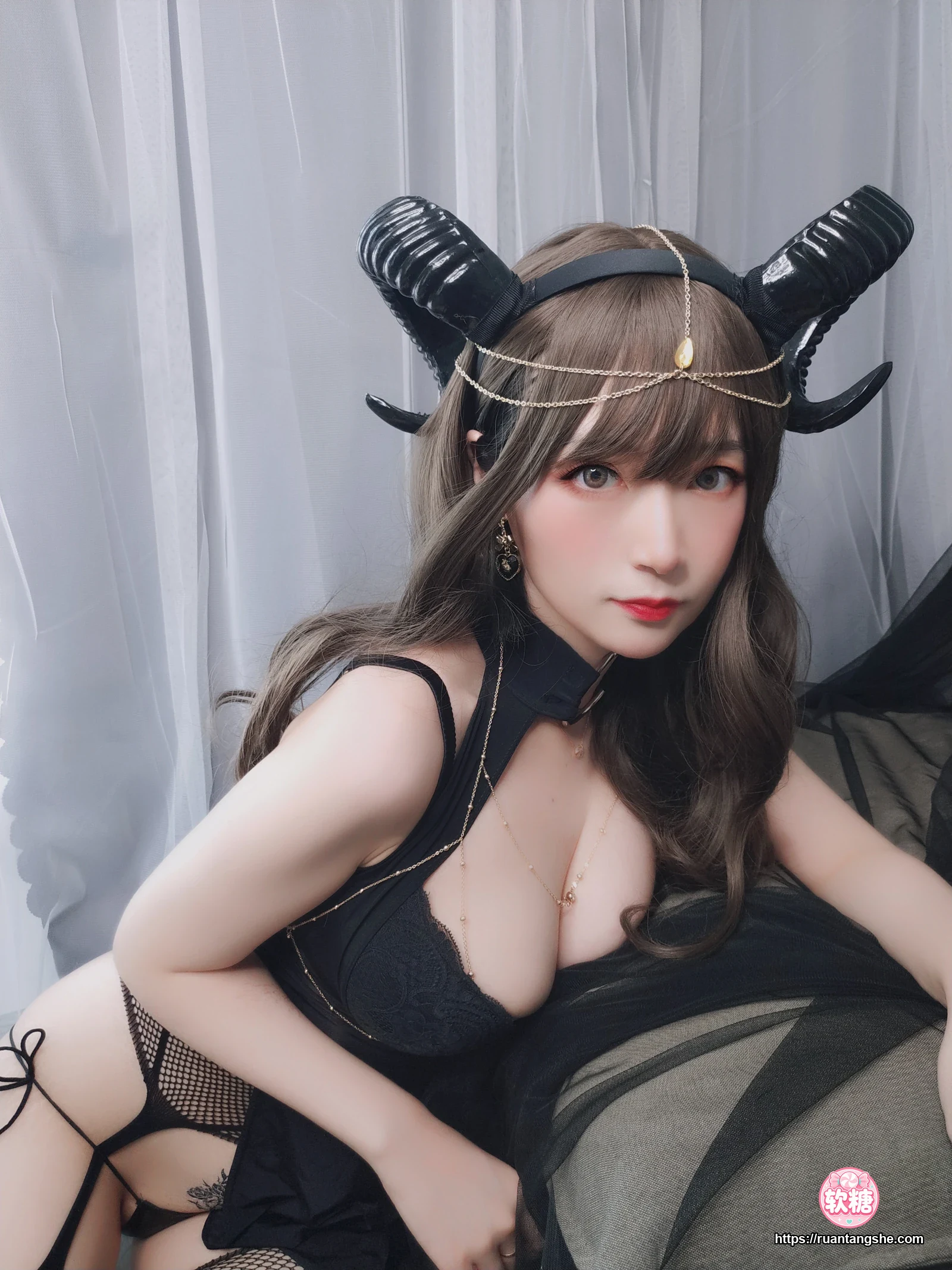 白银81 白银81 NO.018 - 黑山魅魔