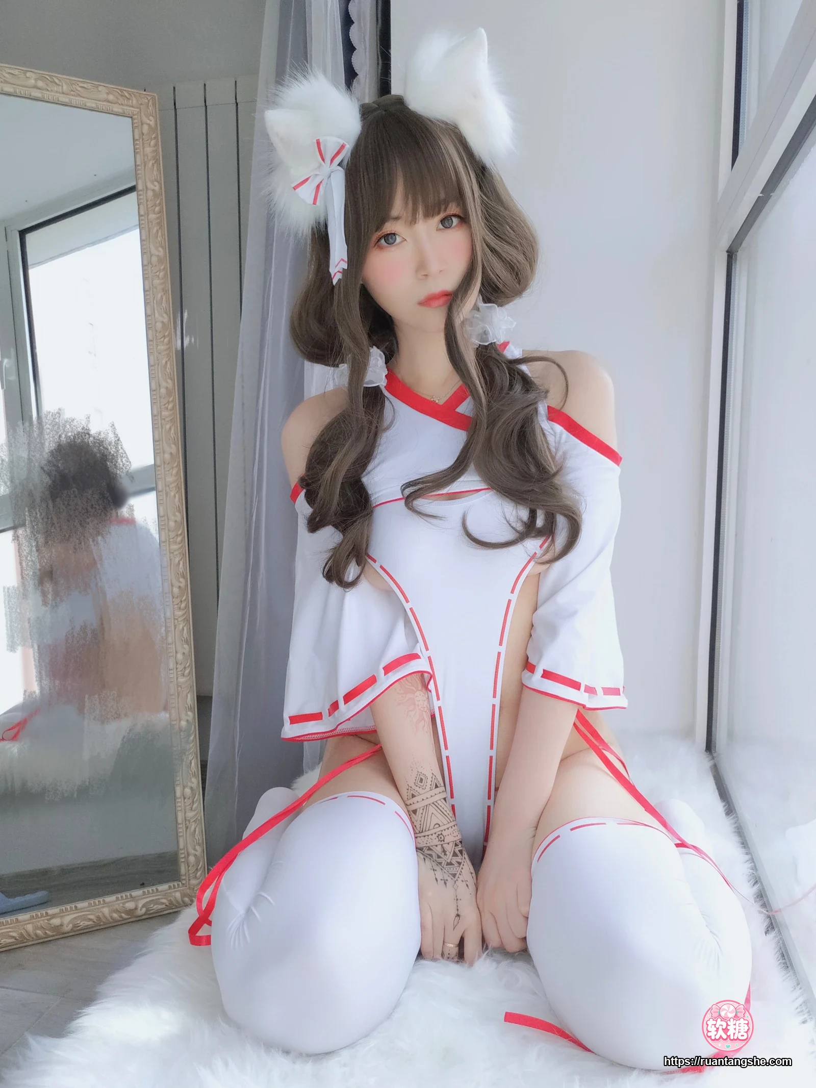 白银81 白银81 NO.024 - 神社饲养的小狐狸