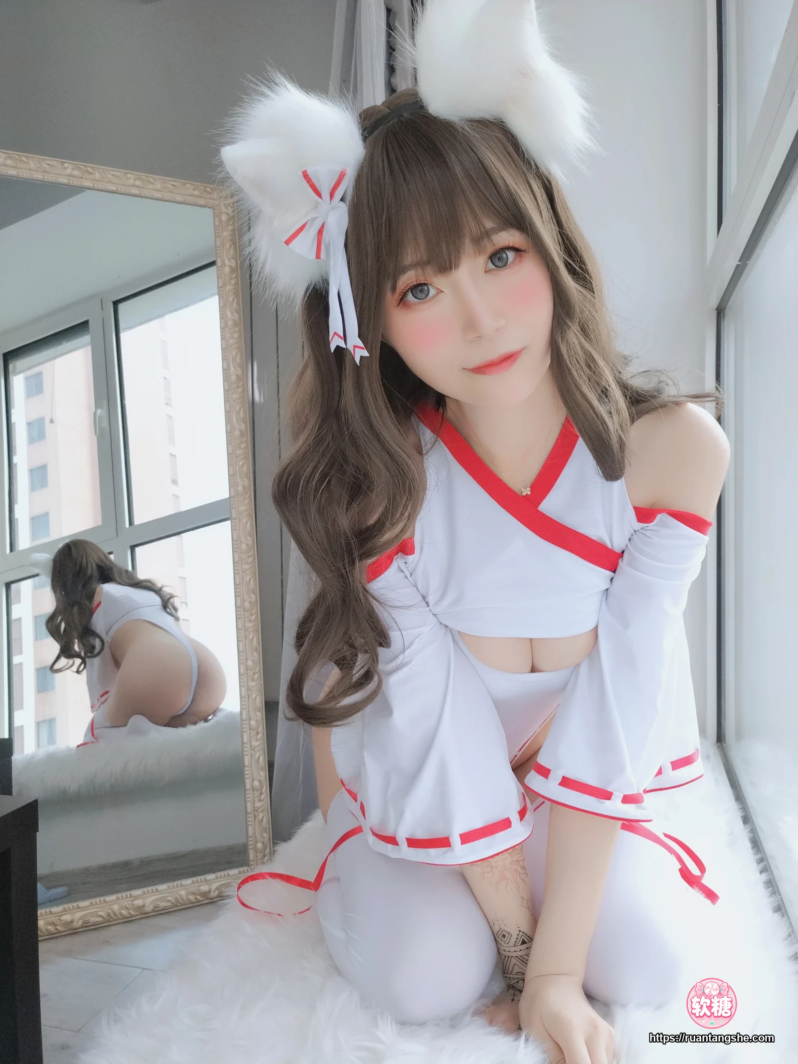 白银81 白银81 NO.024 - 神社饲养的小狐狸