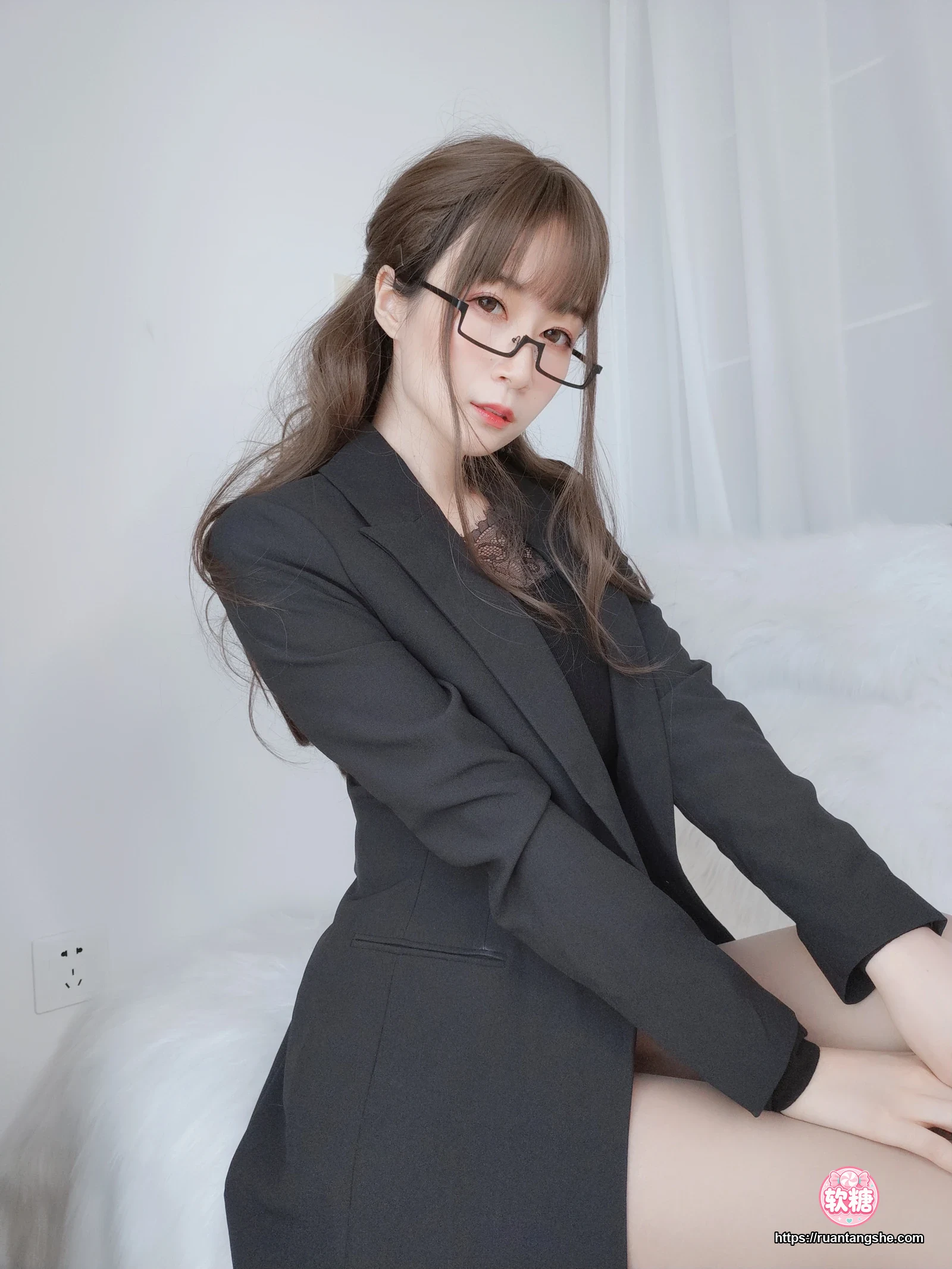 白银81 白银81 NO.049 - 黑西服