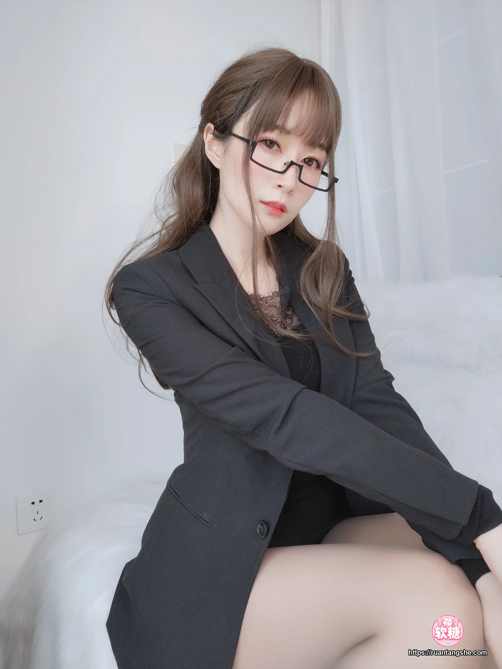 白银81 白银81 NO.049 - 黑西服