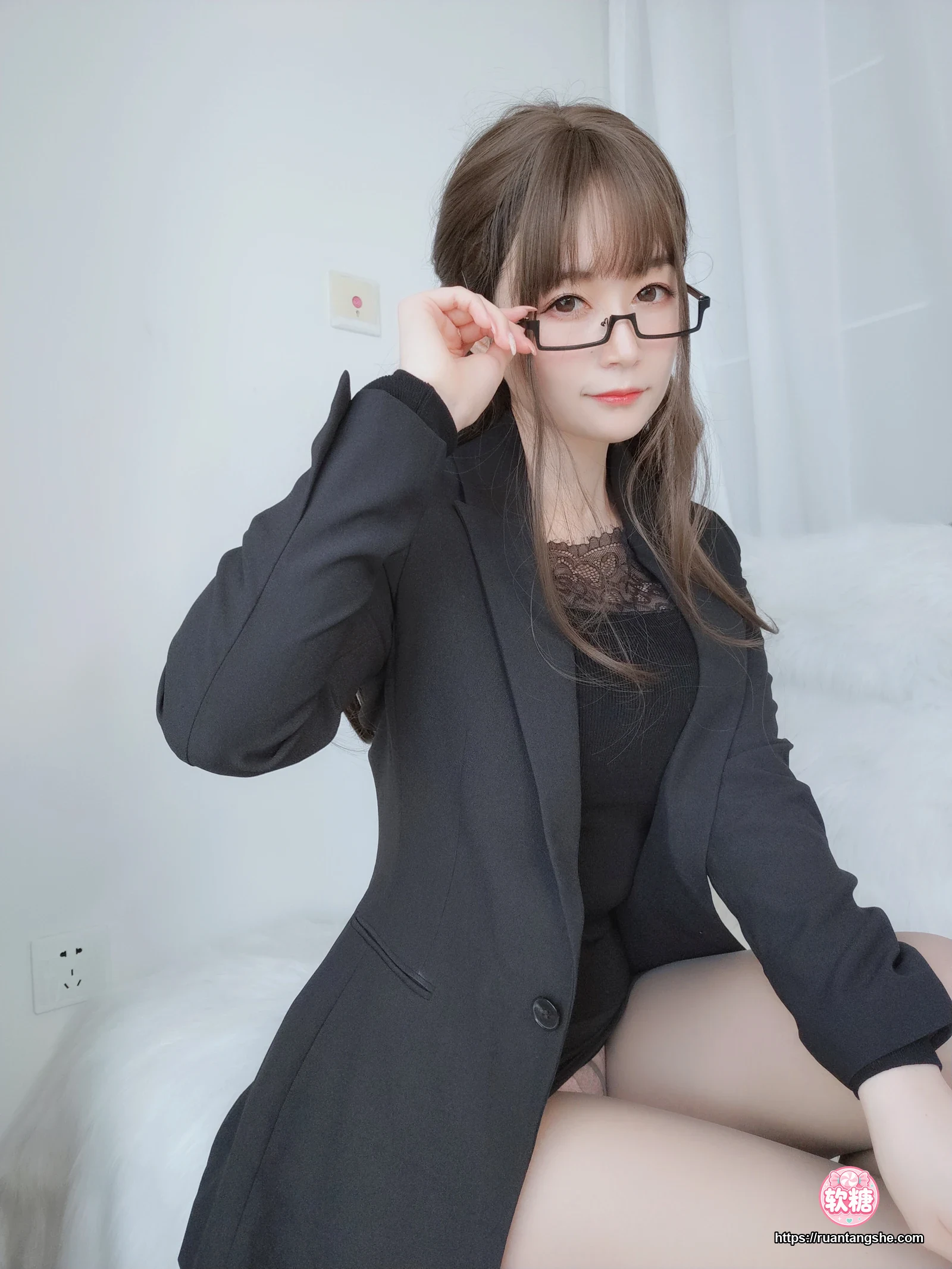 白银81 白银81 NO.049 - 黑西服