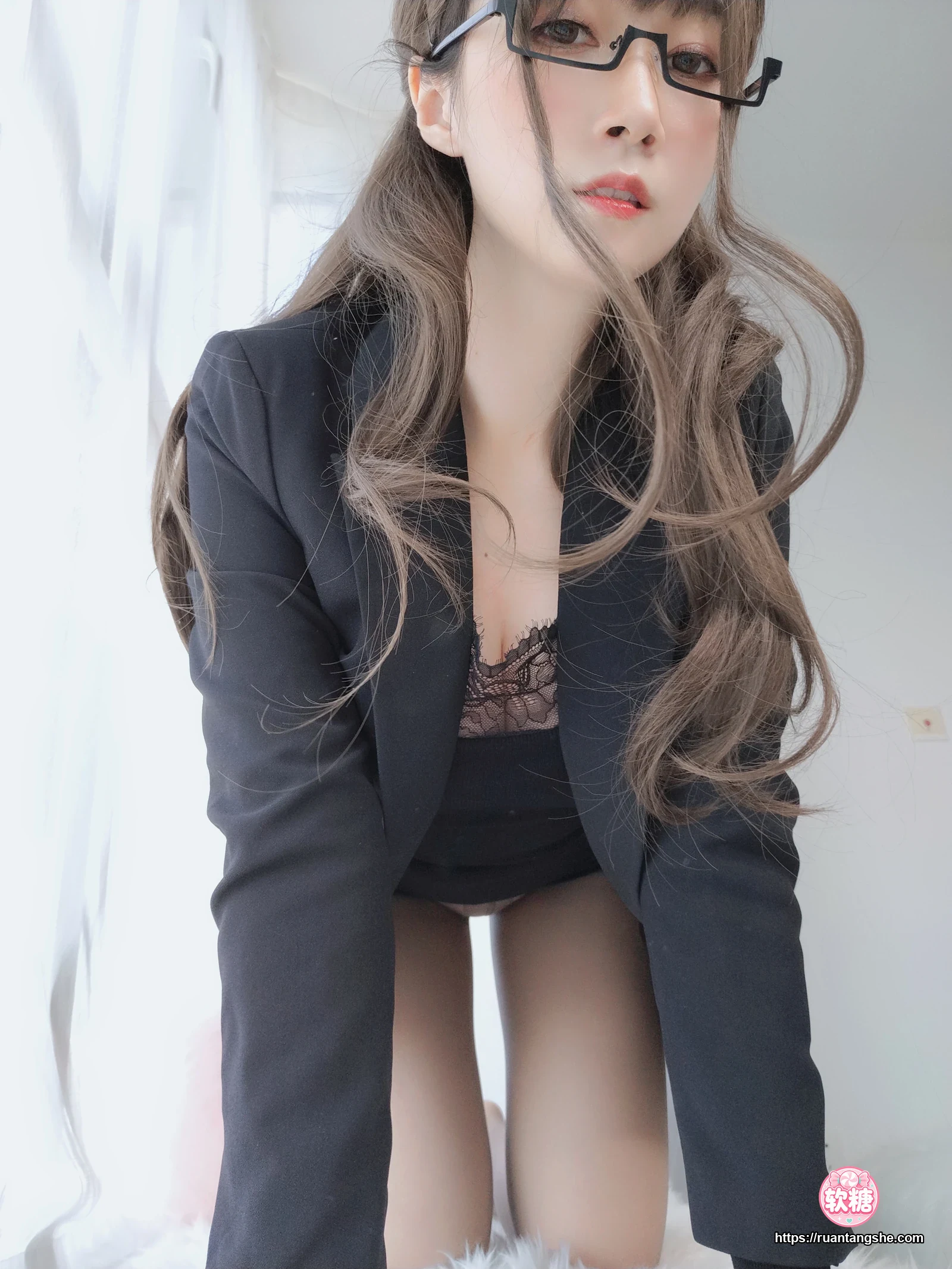 白银81 白银81 NO.049 - 黑西服