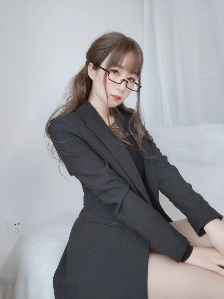 白银81《黑西服》写真图集 136P+7V｜在线预览与图包下载