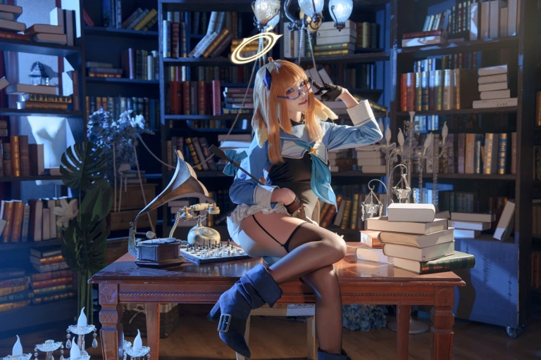 艾西Aiwest《蔚蓝档案 圆堂志美子》写真图集 26P｜在线预览与图包下载