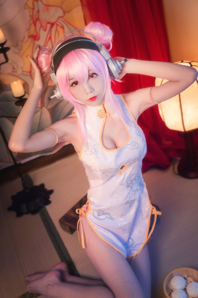 水淼Aqua《索尼子 旗袍 内景》写真图集 8P｜在线预览与图包下载