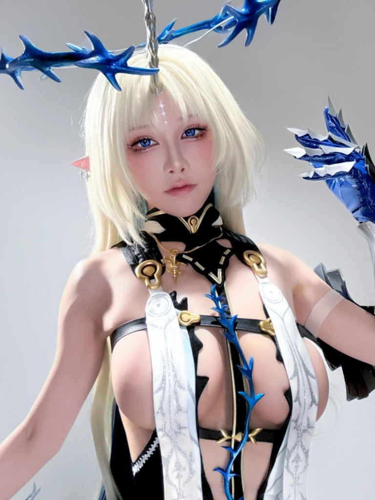 水淼Aqua《Fantia 卡提西娅自拍》写真图集 24P｜在线预览与图包下载