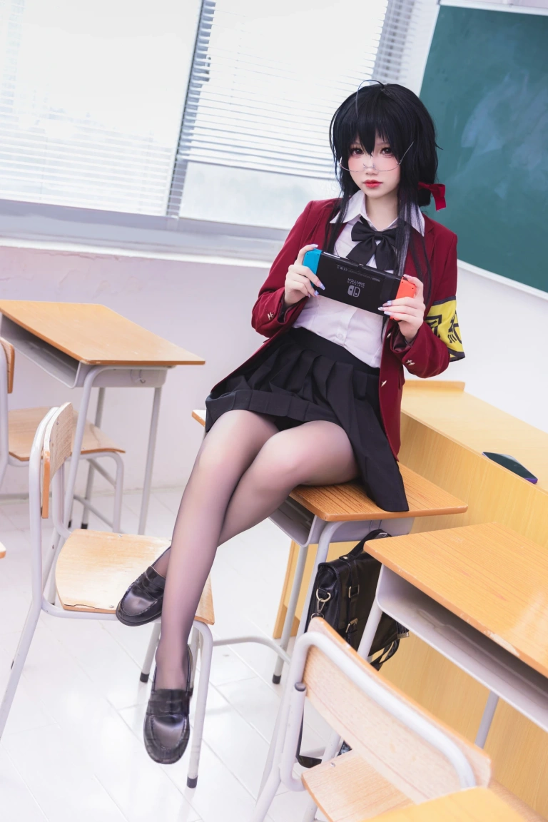 雪晴Astra《碧蓝航线 大凤 风纪委员》写真图集 80P｜在线预览与图包下载