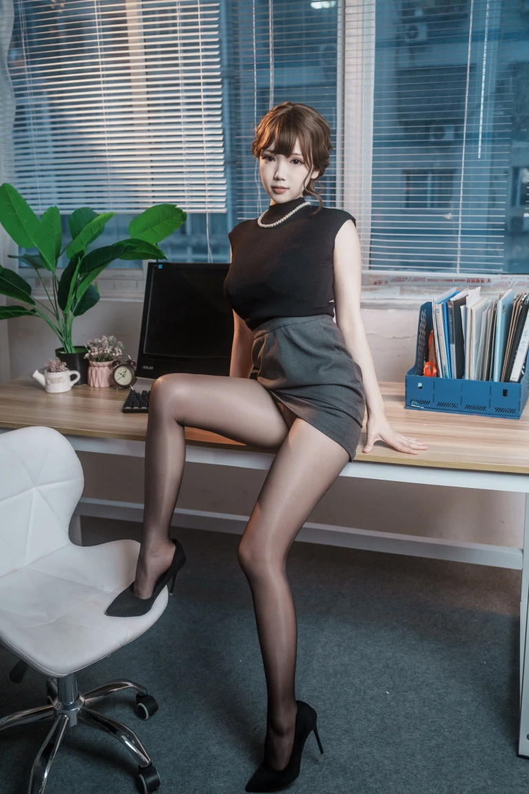 雪晴Astra《年纪不大的上司姐姐》写真图集 70P+1V｜在线预览与图包下载