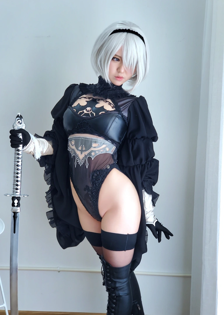 半半子 BANBANKO《Nier：2B》写真图集 50P｜在线预览与图包下载