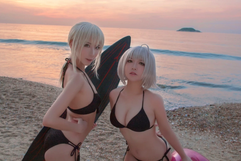 半半子 BANBANKO《黑贞1 海边泳装（&索索sophia）》写真图集 40P｜在线预览与图包下载