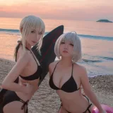 半半子 BANBANKO《黑贞1 海边泳装（&索索sophia）》写真图集 40P｜在线预览与图包下载