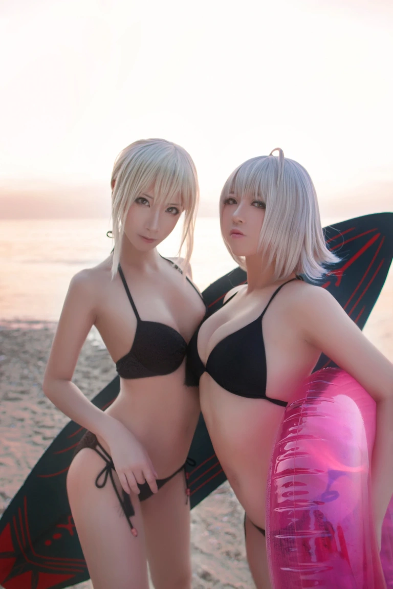 半半子 BANBANKO《黑贞1 海边泳装（&索索sophia）》写真图集 40P｜在线预览与图包下载
