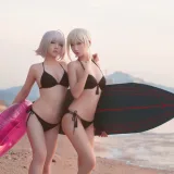 半半子 BANBANKO《黑贞1 海边泳装（&索索sophia）》写真图集 40P｜在线预览与图包下载