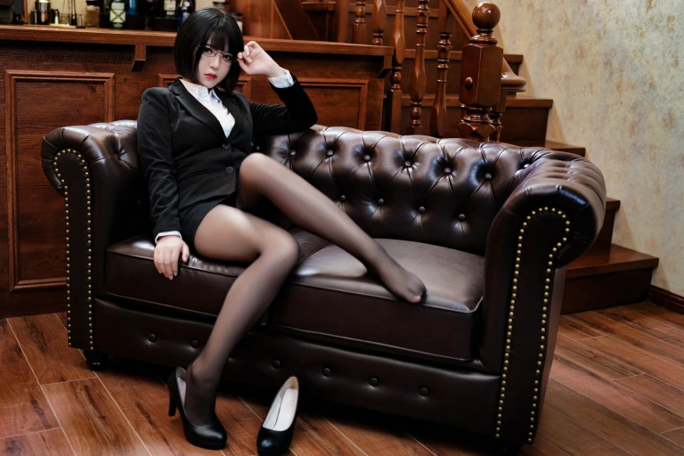 半半子 BANBANKO《OL様》写真图集 37P｜在线预览与图包下载