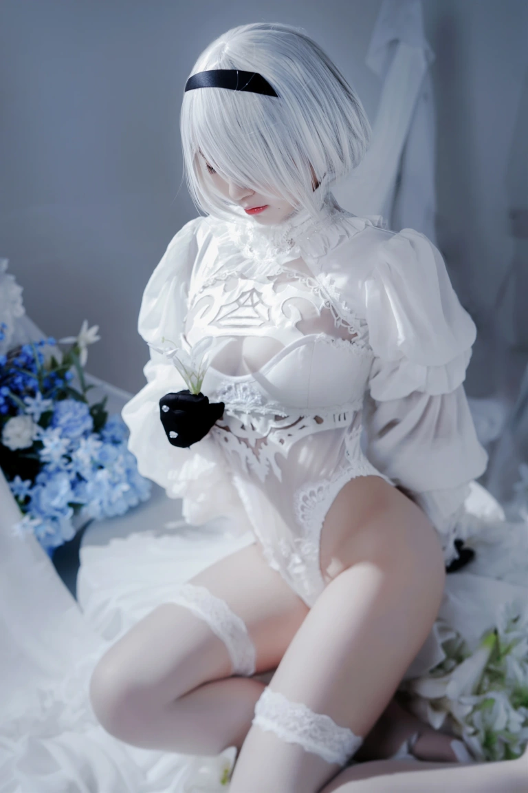 半半子 BANBANKO《Automataヨルハ二号B型 白いドレス》写真图集 51P｜在线预览与图包下载